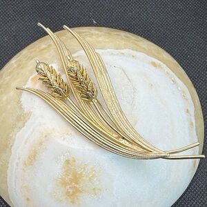 Vintage Gold Wheat Spray Brooch - Gold Tone